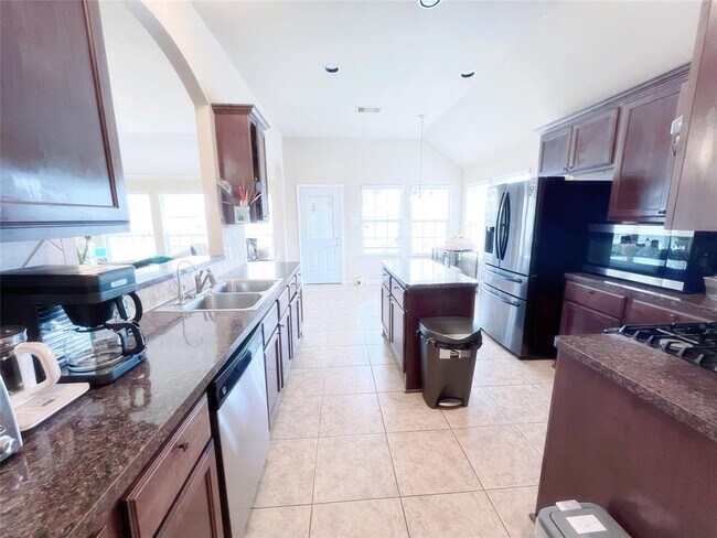 Building Photo - 2013 Water Trace Ct