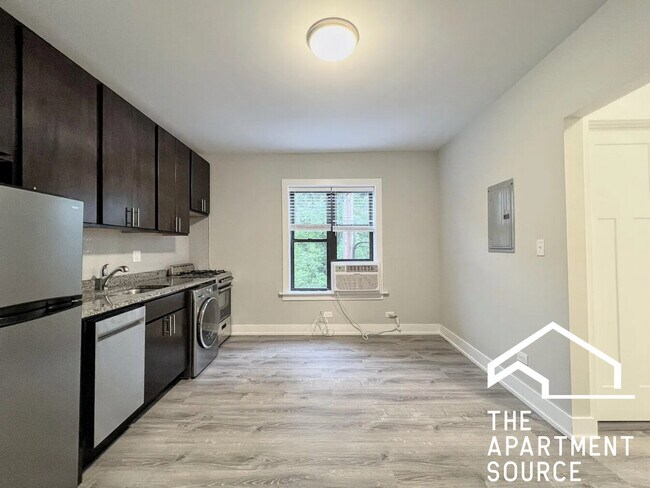 Building Photo - 429.5 W Belden Ave