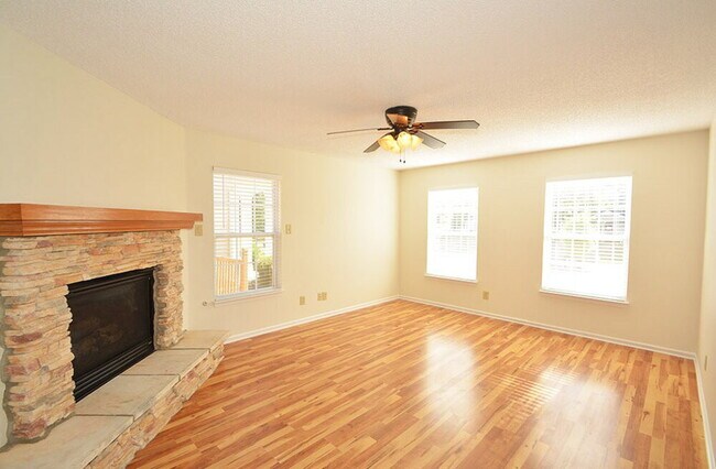 Building Photo - 15459 Border Dr