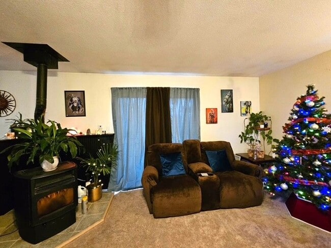 Building Photo - 3 bedroom home in Spring Creek with garage