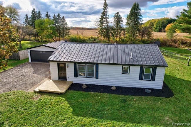 Building Photo - 1445 N Seymour Rd