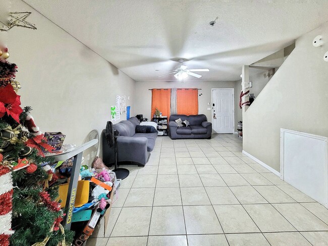 Building Photo - Isabella Park #18 - Pet Friendly!