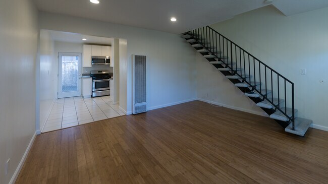 Sala de estar y cocina - 4556 W 163rd St