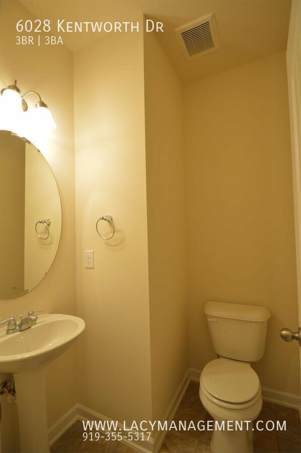 Foto del edificio - 6028 Kentworth Dr