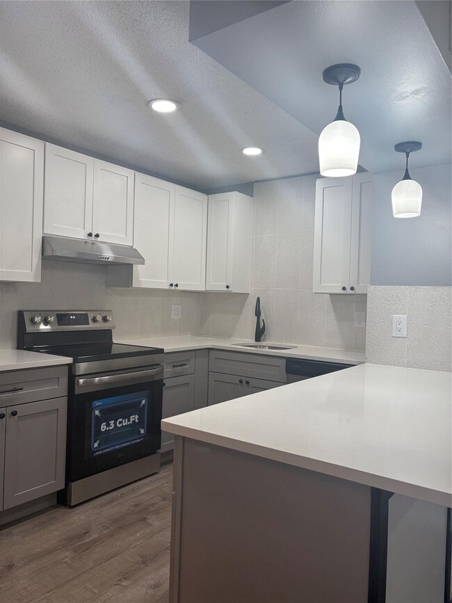 Building Photo - 5492 Courtyard Dr