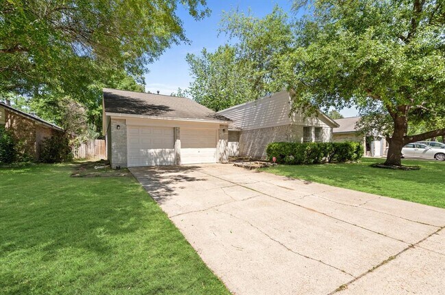 Building Photo - 23806 Farm Hill Dr