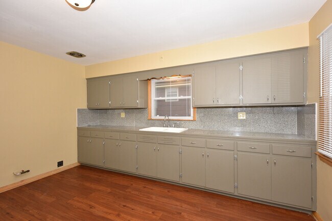 Building Photo - 4041 N 69th St