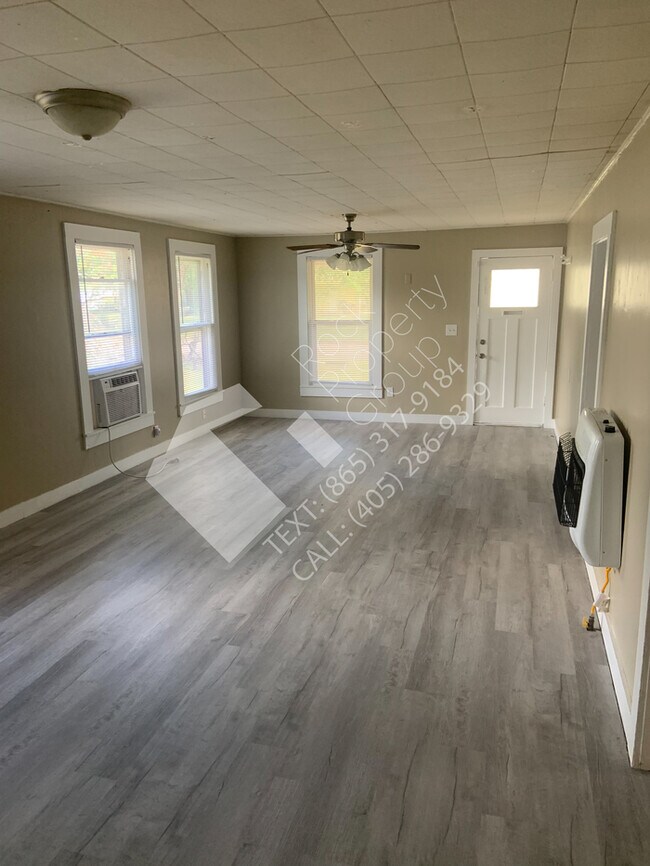 Foto del edificio - Spacious 2 BD/1 BA House located in Shawne...