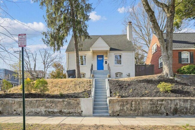 Photo - 5643 Clay Pl NE House