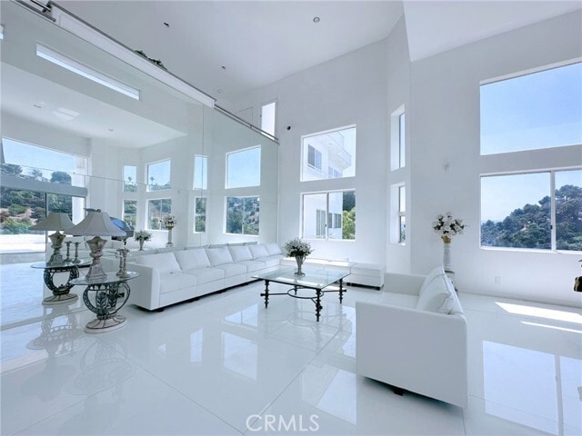 Foto del edificio - 13200 Mulholland Dr
