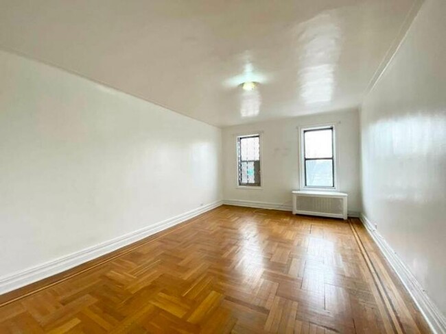 Foto del edificio - 2 bedroom in BRONX NY 10463