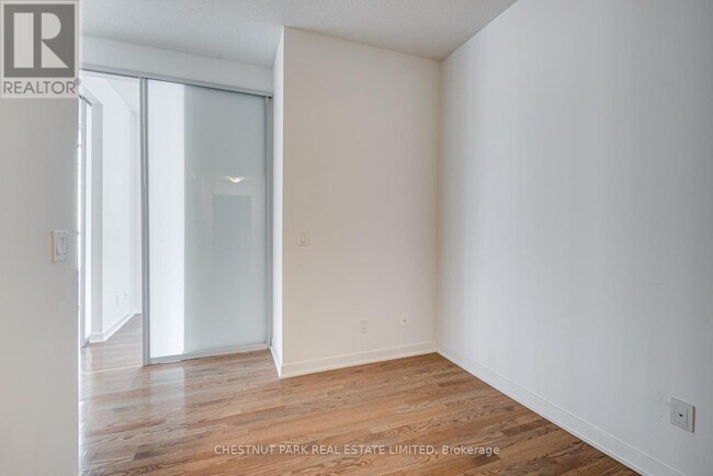 Photo du bâtiment - 770-1770 Bay St.