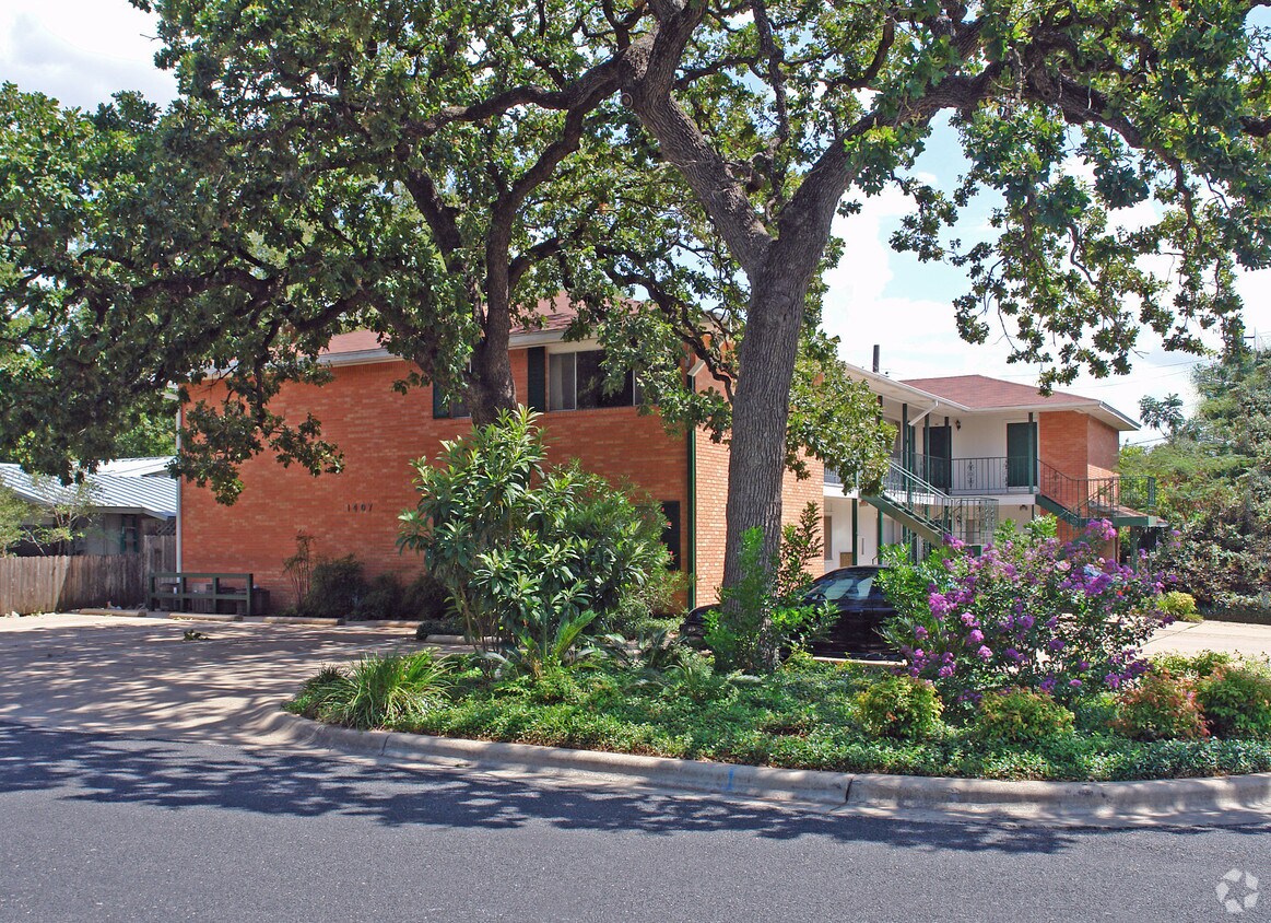 Karen Elaine Apartments 1407 W 39 1/2 St Austin, TX