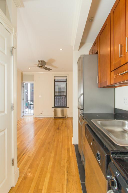 Foto del edificio - 336 E 18th St