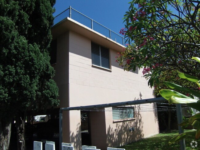 Building Photo - 812 Ekela Ave