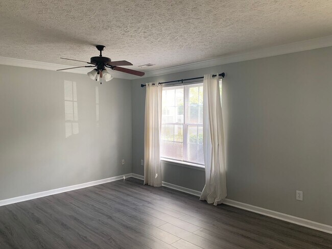 Building Photo - Campbell County Townhouse-Tavern Grove