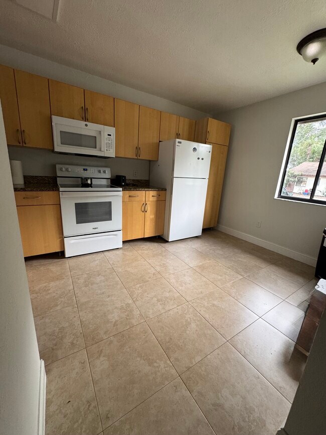 Building Photo - 503 Bristol Dr