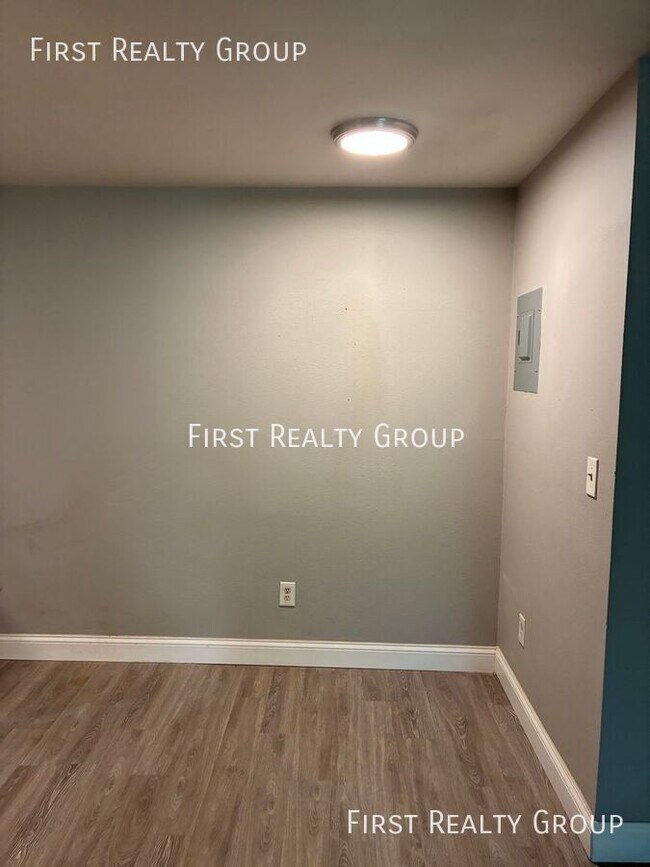 Foto del edificio - 5620 N Main St
