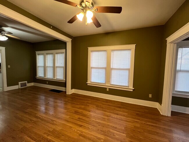 Living Room - 621 Vine St
