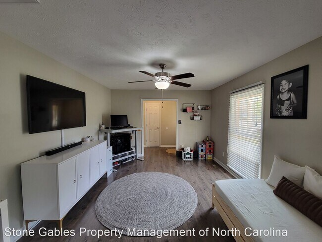 Building Photo - 3 br, 2 bath House - 215 Harverhill Dr