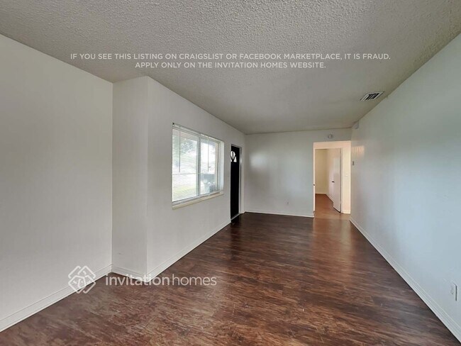 Foto del edificio - 8500 Jacaranda Ave