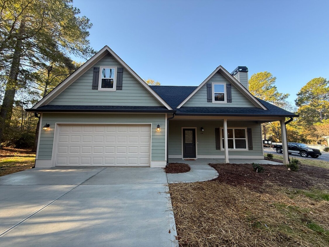 Foto principal - Spacious East Athens 4BR / 3.5BA Home with...