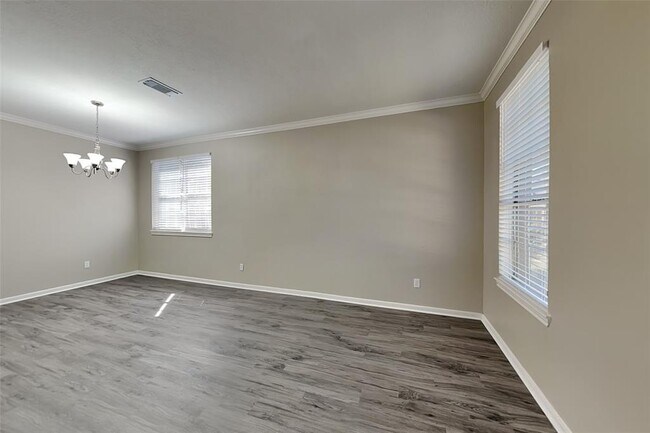 Building Photo - 7802 Park Hollow Ct