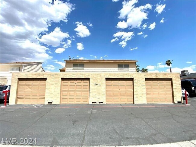 Building Photo - 5246 Golden Ln