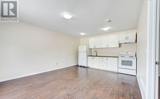 Building Photo - 303 Moffat St