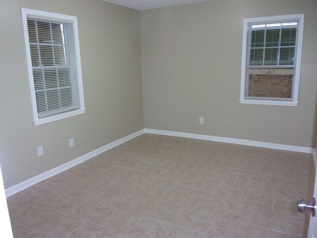 Foto del edificio - 1150 N McNeil St