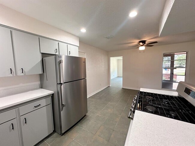 Foto del edificio - 7602 Turquoise Ln
