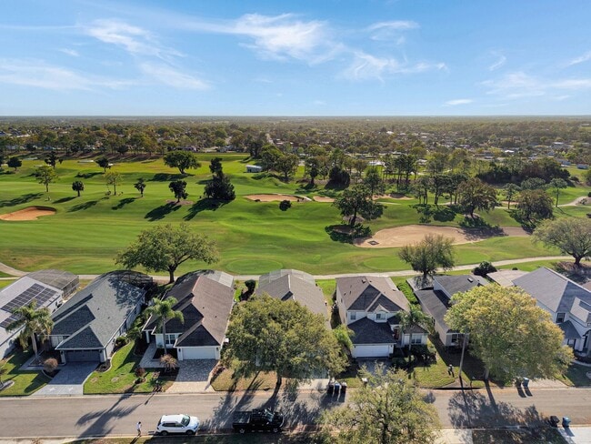 Building Photo - 4 bed/ 3 bath Pool home