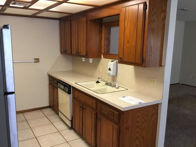 Building Photo - 3 bedroom, 2 bath - Midwest City