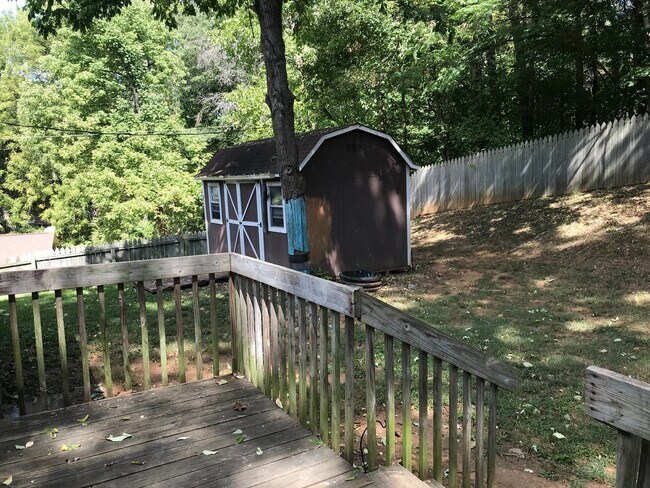 Foto del edificio - 499 S Bostian St