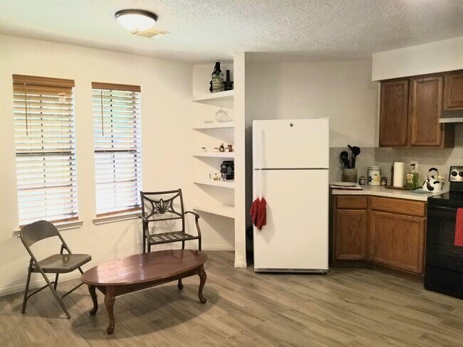 Foto del edificio - 4015 Nancy Ln