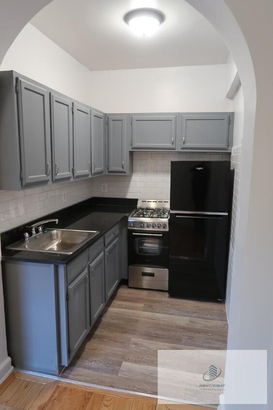 Primary Photo - 426 W Briar Pl