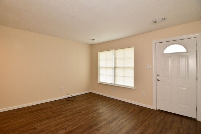 Foto del edificio - $1025 - 2 bed/1 bath house for rent off Mi...