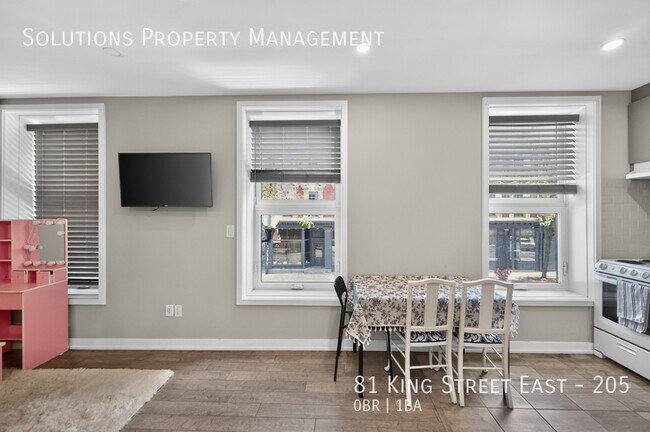 Building Photo - Furnished Bachelor Apartment - Move-In Ready!