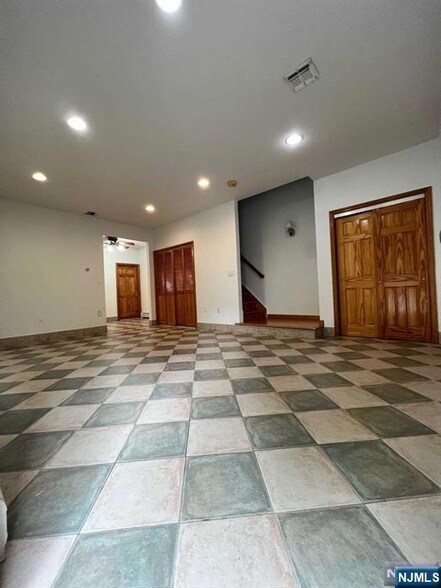 Foto del edificio - 367 Morse Ave