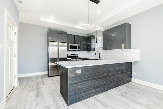 Building Photo - 2722 W 23rd St