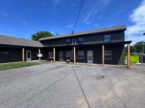 Building Photo - 904 Coldwater Rd