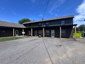 Building Photo - 904 Coldwater Rd