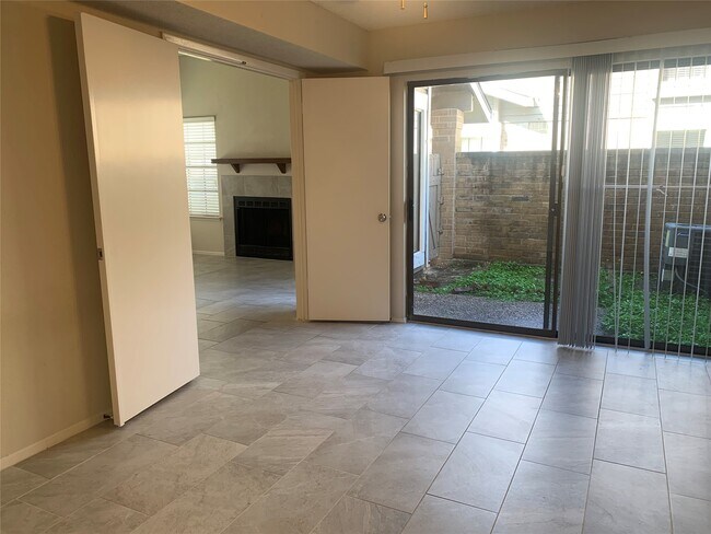 Foto del edificio - 2710 Grants Lake Blvd