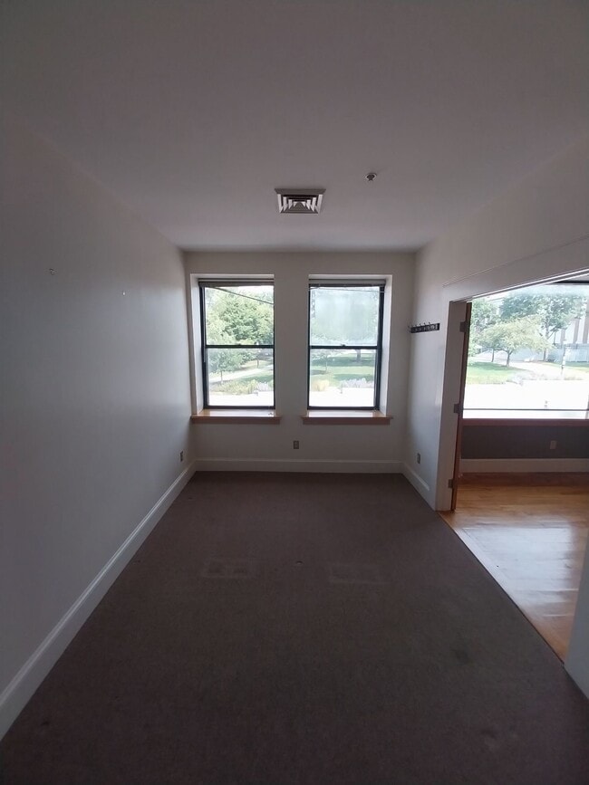 Building Photo - 135 Main St