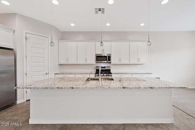 Building Photo - 9749 E Tahoe Ave