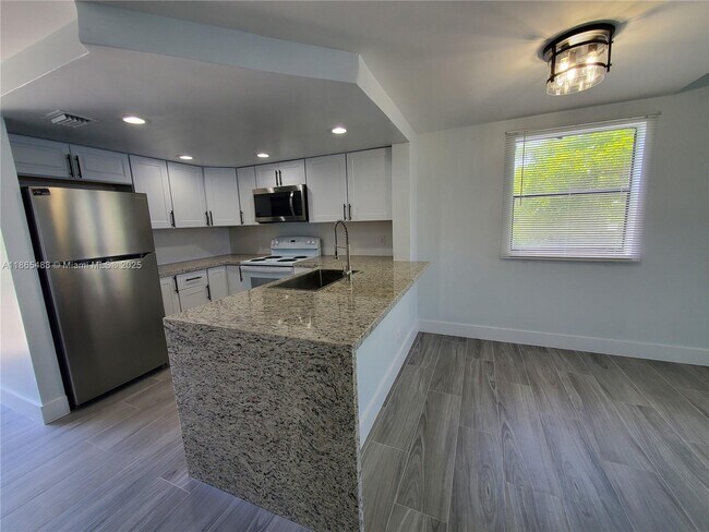 Foto del edificio - 5200 NW 31st Ave