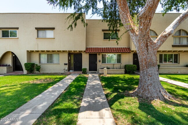Foto del edificio - 6825 E Osborn Rd