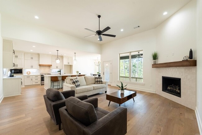 Building Photo - 141 Ridgeview Trl