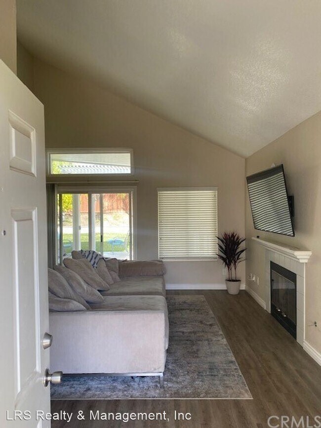 Building Photo - 3 br, 2.5 bath House - 43110 Corte Landeros
