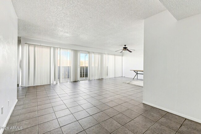 Foto del edificio - 6767 N 7th St